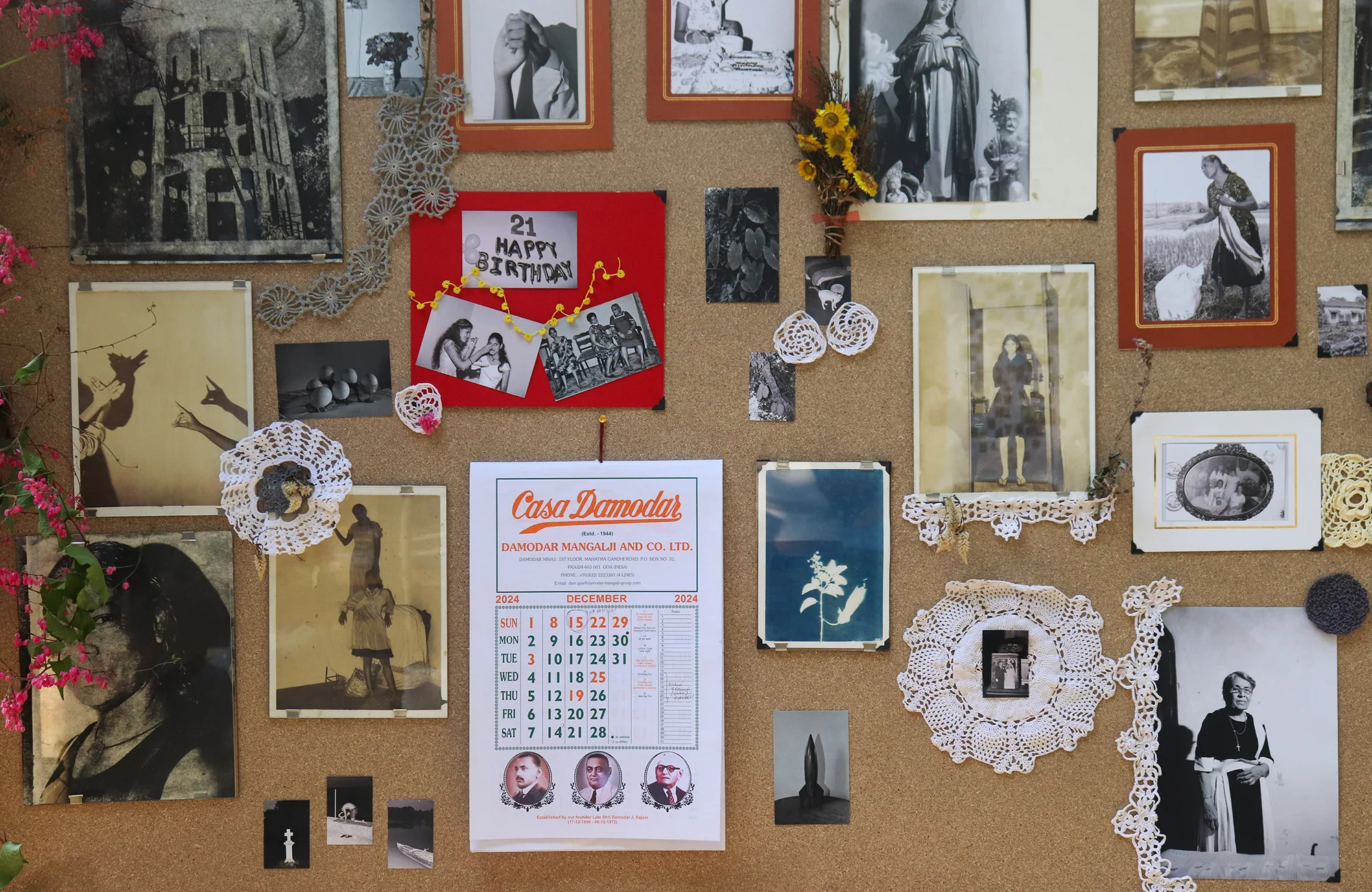 GOA FAMILIA - Archival family photographs and documents displayed in exhibition
